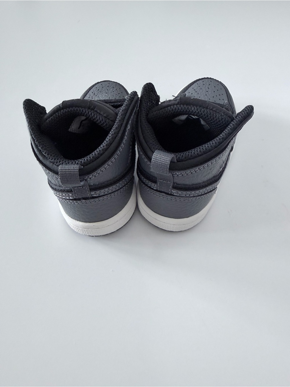 Air Jordan 1 Retro Black/Gray Sneakers Size 6C - Picture 4 of 6